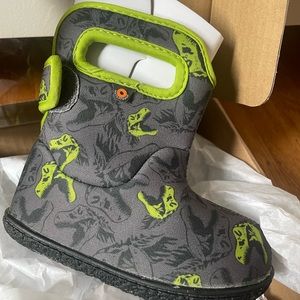 New BOGS size 7